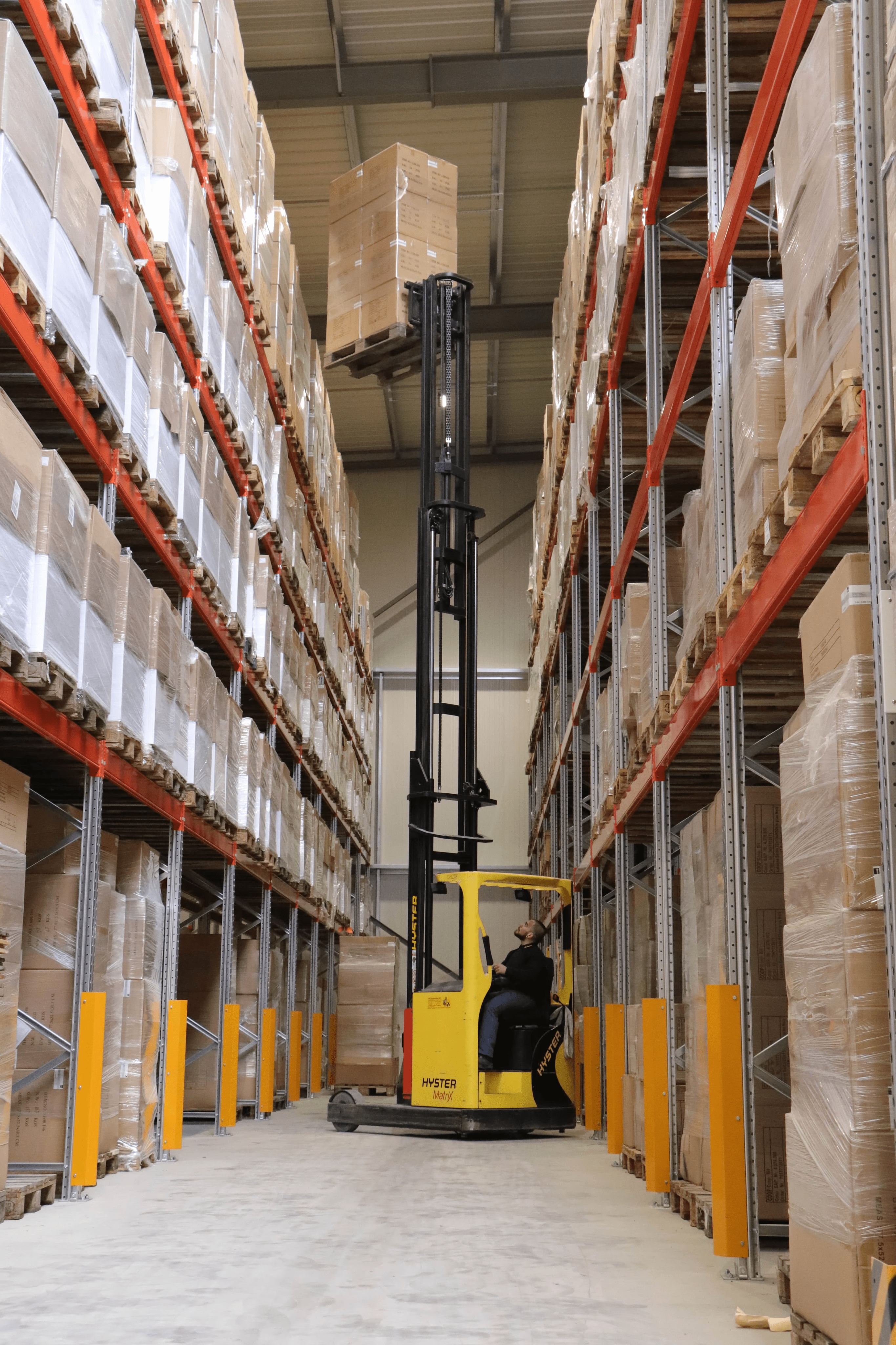 Gafner AG Logistik. Einlagerungen, Auslagerungen und Lagerlogistik für Ihre Güter. Oberdiessbach, Heimberg, Thun, Bern, Schweiz. Möbel einlagern und Möbel auslagern.